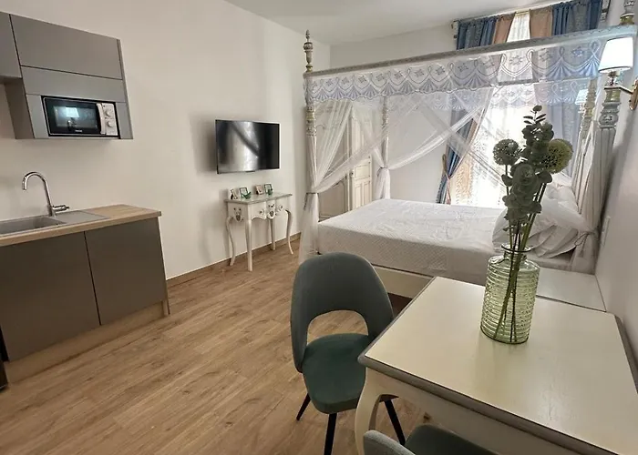 Studio A Baldaquin Du Cloitre